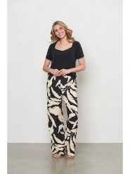 &Co Woman Koszulka "Varia" w kolorze czarnym rozmiar: XXL. Czarne bluzki damskie &Co Woman, xxl, bez wzorów, bez kołnierzyka, bez ramiączek. Za 118.56 zł.