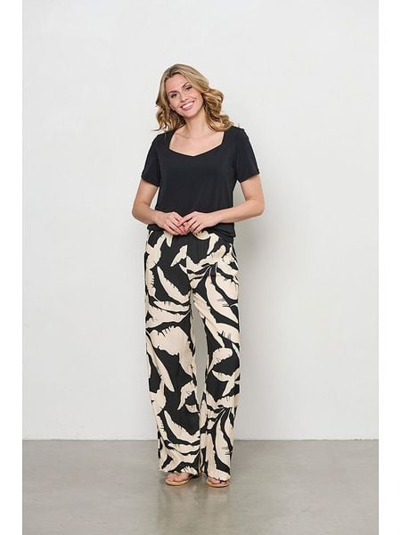 &Co Woman Koszulka "Varia" w kolorze czarnym rozmiar: XXL. Czarne bluzki damskie &Co Woman, xxl, bez wzorów, bez kołnierzyka, bez ramiączek. Za 118.28 zł.
