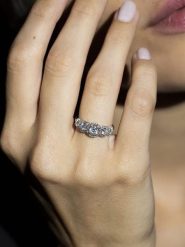 ATELIER DU DIAMANT Złoty pierścionek "Gabriela" z diamentami rozmiar: 52. Szare pierścionki damskie ATELIER DU DIAMANT, z diamentem, złote. Za 6,916.99 zł.