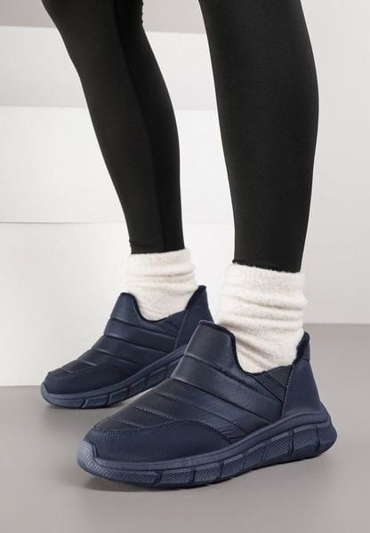 Granatowe Pikowane Sneakersy Śniegowce na Grubej Tłoczonej Platformie Verta. Niebieskie obuwie sportowe damskie Born2be, z jeansu, bez zapięcia. Za 59.99 zł.