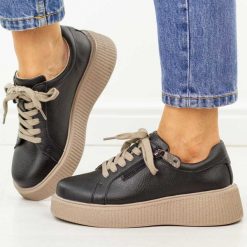 Czarne skórzane sneakersy damskie T.Sokolski J26-301. Czarne obuwie sportowe casual damskie Sokolski, z dzianiny, bez zapięcia. Za 269.00 zł.