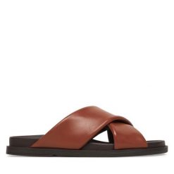 Klapki Geox. Brązowe klapki damskie Geox, bez wzorów, bez obcasa, bez zapięcia. Za 419.99 zł.