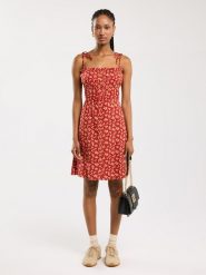 BIG STAR Sukienka w kolorze czerwonym rozmiar: S. Czerwone sukienki damskie Big Star, bez wzorów, z wiskozy, retro, bez ramiączek. Za 104.99 zł.