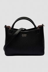 GUESS Сzarna damska klasyczna torebka SML Girlfriend Satchel. Czarne torebki klasyczne damskie Guess, ze skóry ekologicznej, bez dodatków. W wyprzedaży za 379.99 zł.