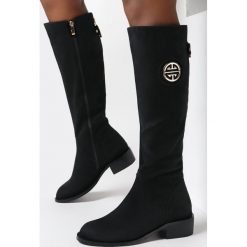Czarne Kozaki Muszkieterki do Kolana Mette. Czarne kozaki damskie Born2be, z okrągłym noskiem, bez obcasa, na płaskiej podeszwie, bez zapięcia. Za 229.99 zł.