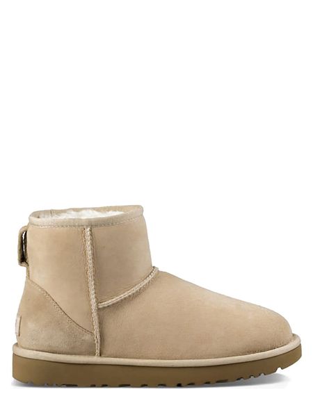 UGG Skórzane botki "Classic Mini II" w kolorze beżowym rozmiar: 36. Brązowe botki damskie Ugg, z materiału, z okrągłym noskiem, bez obcasa, bez zapięcia. Za 581.78 zł.