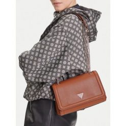 Torebka Guess. Brązowe torebki klasyczne damskie Guess, bez dodatków. Za 309.99 zł.