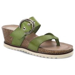 Zielone Klapki Yokono Wygodne Buty Na Koturnie. Zielone klapki damskie Yokono, bez wzorów, ze skóry, bez obcasa, na koturnie, bez zapięcia. Za 209.00 zł.