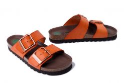 DR. BRINKMANN 700686-62 orange, klapki damskie. Brązowe klapki damskie Dr. Brinkmann, bez wzorów, ze skóry, bez obcasa, bez zapięcia. Za 349.90 zł.