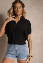 Czarna Bluzka Oversize z Wiskozą o Kroju Nietoperz z Dekoltem w Serek Davithiel. Czarne bluzki damskie Renee, bez wzorów, z jeansu, eleganckie, bez kołnierzyka, bez ramiączek. Za 54.99 zł.