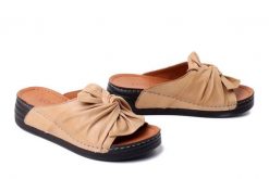 KOCH 030.351.3846 scissors, klapki damskie. Brązowe klapki damskie KOCH, bez wzorów, ze skóry, bez obcasa, na koturnie, bez zapięcia. Za 224.90 zł.