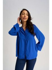Marks & Spencer Bluzka w kolorze niebieskim rozmiar: 40. Niebieskie bluzki damskie Marks & Spencer, bez wzorów, z wiskozy, bez kołnierzyka, bez ramiączek. Za 65.95 zł.