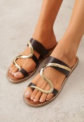 Brązowe Klapki Japonki z Paskiem na Palec Zdobione Metaliczną Aplikacją Trisgeiros. Brązowe klapki damskie Renee, z aplikacjami, bez obcasa, na płaskiej podeszwie, bez zapięcia. Za 69.99 zł.