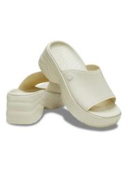 Crocs Klapki "Skyline" w kolorze kremowym rozmiar: 41/42. Brązowe klapki damskie Crocs, bez wzorów, z otwartym noskiem, bez obcasa, bez zapięcia. Za 210.81 zł.