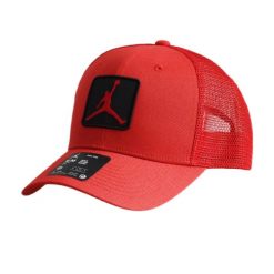 Czapka z daszkiem Air Jordan Rise Structured Jumpman Red Trucker FZ0774-687. Czerwone czapki z daszkiem damskie Jordan, bez wzorów. Za 189.00 zł.