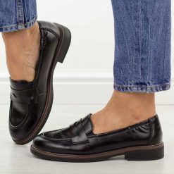 Czarne skórzane mokasyny damskie Vinceza 39984. Czarne mokasyny damskie VINCEZA, na jesień, z jeansu, z okrągłym noskiem, bez obcasa. Za 219.00 zł.