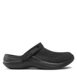 Klapki Crocs. Brązowe klapki damskie Crocs, bez wzorów, bez obcasa, bez zapięcia. Za 199.99 zł.