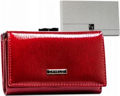 Portfel skórzany 4U Cavaldi [DH] H23-1-SH9 czerwony. Czerwone portfele damskie 4U Cavaldi, z aplikacjami, z lakierowanej skóry. Za 75.99 zł.