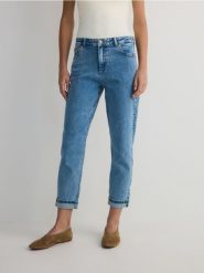 Jeansy boyfriend slim - niebieski. Niebieskie jeansy damskie Reserved. W wyprzedaży za 99.99 zł.