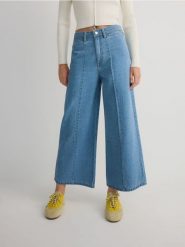 Jeansy wide leg z przeszyciami - niebieski. Niebieskie jeansy damskie Reserved. W wyprzedaży za 99.99 zł.