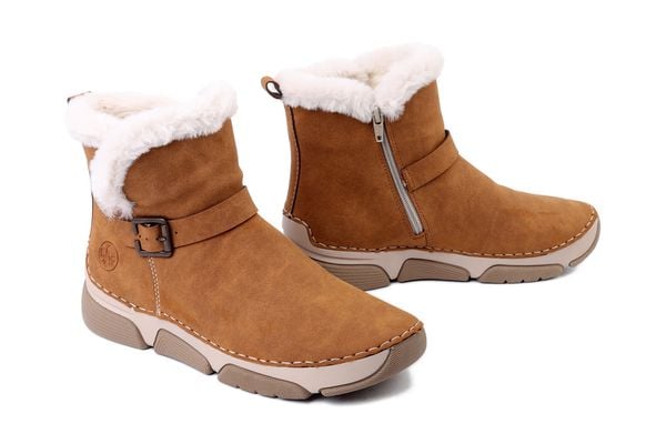 RIEKER 45966-20 brown, botki damskie. Brązowe botki damskie Rieker, bez obcasa, bez zapięcia. Za 369.90 zł.