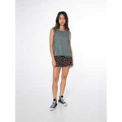 Koszulka damska Protest PRTJONNY. Zielone koszulki damskie Protest, bez wzorów, bez kołnierzyka, bez ramiączek. Za 169.65 zł.