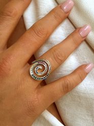 DI GIORGIO Srebrny pierścionek z cyrkoniami rozmiar: 56. Szare pierścionki damskie DI GIORGIO, z cyrkonią, srebrne. Za 165.31 zł.