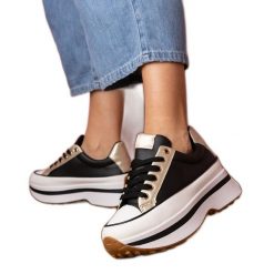 Czarne sneakersy trampki na platfotmie. Czarne trampki damskie bez wzorów, ze skóry ekologicznej, bez zapięcia. Za 84.78 zł.