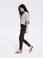 Jeansy slim fit - brązowy. Brązowe jeansy damskie Reserved. Za 99.99 zł.
