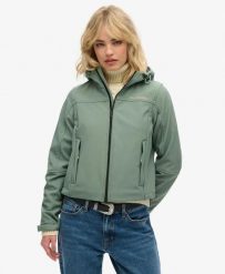 Superdry Soft Shell Trekker Kurtka z kapturem — krótki krój. Zielone kurtki sportowe damskie Superdry, bez wzorów, z elastanu, z kapturem. Za 485.35 zł.