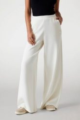 GUESS Spodnie damskie dresowe ecru Olympe Wide, Rozmiar XS. Białe spodnie dresowe damskie Guess, s, z aplikacjami, z dresówki. W wyprzedaży za 329.99 zł.