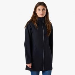 Kurtka softshell damska turystyczna wodoodporna oddychająca Trondheim. Czarne kurtki damskie SWEDEMOUNT, bez wzorów, z softshellu, bez kaptura. Za 399.99 zł.