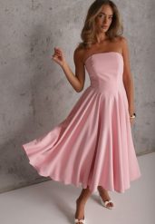 Różowa Gorsetowa Sukienka o Rozkloszowanym Kroju z Dekoltem Bandeau Reunegan. Czerwone sukienki damskie Renee, bez wzorów, z poliesteru, eleganckie, bez ramiączek. Za 299.99 zł.