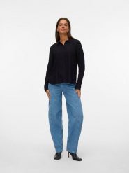 Vero Moda Koszula w kolorze czarnym rozmiar: S. Czarne koszule damskie Vero Moda, s, bez wzorów, z wiskozy, klasyczne, bez kołnierzyka, bez ramiączek. Za 70.41 zł.