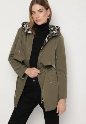 Zielona Kurtka w Stylu Parki z Odpinanym Kapturem i Ozdobną Podszewką Ismerife. Zielone kurtki damskie Born2be, m, bez wzorów. Za 199.99 zł.