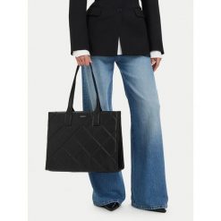 Torebka JENNY. Czarne torebki klasyczne damskie Jenny, bez dodatków. Za 159.99 zł.