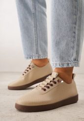 Ciemnobeżowe Wsuwane Tenisówki z Perforacją i Podeszwą z Bieżnikiem Illanya. Brązowe obuwie sportowe damskie Born2be, bez wzorów, z jeansu, bez zapięcia. Za 69.99 zł.