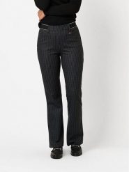 Rosner Spodnie w kolorze czarnym rozmiar: 48K. Czarne spodnie materiałowe damskie Rosner, bez wzorów, z materiału. Za 152.99 zł.