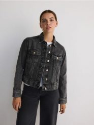 Jeansowa kurtka - szary. Szare kurtki damskie Reserved, l, bez wzorów, z bawełny, bez kaptura. W wyprzedaży za 69.99 zł.