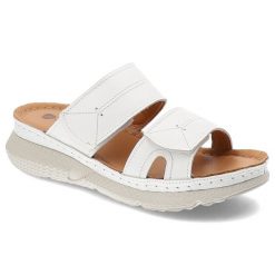 Białe Klapki Armodo Stylowe Wsuwane Obuwie Damskie. Białe klapki damskie Armodo, bez wzorów, ze skóry ekologicznej, bez obcasa, na koturnie, bez zapięcia. Za 229.00 zł.