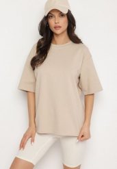 Jasnobeżowy T-shirt z Bawełną w Klasycznym Stylu Meravia. Brązowe t-shirty damskie Born2be, uniwersalny, bez wzorów, z bawełny, bez kołnierzyka. Za 44.99 zł.
