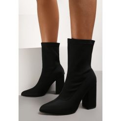 Czarne Botki Zerora. Czarne botki damskie Renee, eleganckie, ze szpiczastym noskiem, za kostkę, bez obcasa, na obcasie, bez zapięcia. Za 79.99 zł.