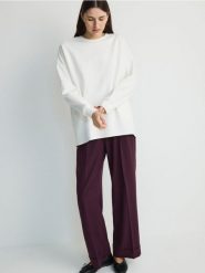 Bluza z kieszeniami - złamana biel. Bluzy damskie Reserved, l, bez wzorów, z bawełny, bez kaptura. W wyprzedaży za 49.99 zł.