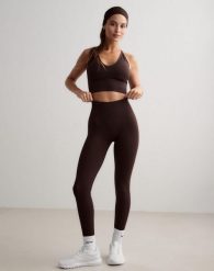 Damskie legginsy invisible scrunch, squat proof Shape Seamless brązowe. Brązowe legginsy damskie Aim'n, xs, bez wzorów, z dzianiny. Za 296.00 zł.