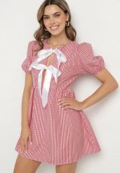 Czerwona Rozkloszowana Sukienka w Kratkę Vichy w Stylu Retro z Wiązaniem Telionea. Czerwone sukienki damskie Born2be, bez wzorów, klasyczne, bez ramiączek. Za 99.99 zł.