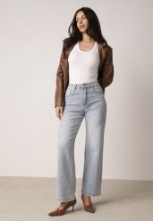 Jasnoniebieskie Szerokie Jeansy z Bawełną o Prostym Kroju z Wysokim Stanem Miovera. Niebieskie jeansy damskie Born2be, z podwyższonym stanem. Za 99.99 zł.