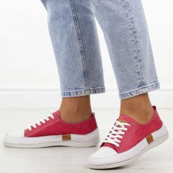 Fuksja skórzane półbuty damskie T.Sokolski 8260. Czerwone półbuty damskie Sokolski, na jesień, bez wzorów, z jeansu, z okrągłym noskiem, bez obcasa, na płaskiej podeszwie, bez zapięcia. Za 299.00 zł.
