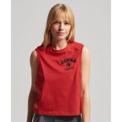 Koszulka bez rękawów Vintage Collegiate. Czerwone koszulki damskie Superdry, bez wzorów, bez kołnierzyka, bez ramiączek. W wyprzedaży za 137.85 zł.