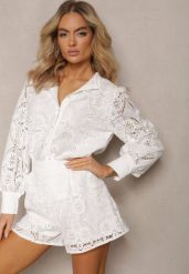 Białe Koronkowe Szorty High Waist przed Kolano Leporiana. Białe szorty damskie Renee, bez wzorów, z koronki, z podwyższonym stanem. Za 89.99 zł.