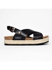 Sunbay Sandały "Avalon" w kolorze czarnym rozmiar: 38. Czarne sandały damskie Sunbay, bez wzorów, z otwartym noskiem, bez obcasa, na platformie, bez zapięcia. Za 164.95 zł.